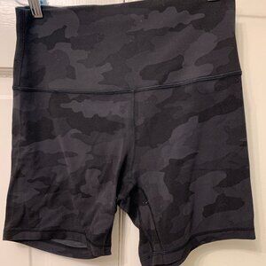 Lululemon Camo Wunder Train High-Rise Short